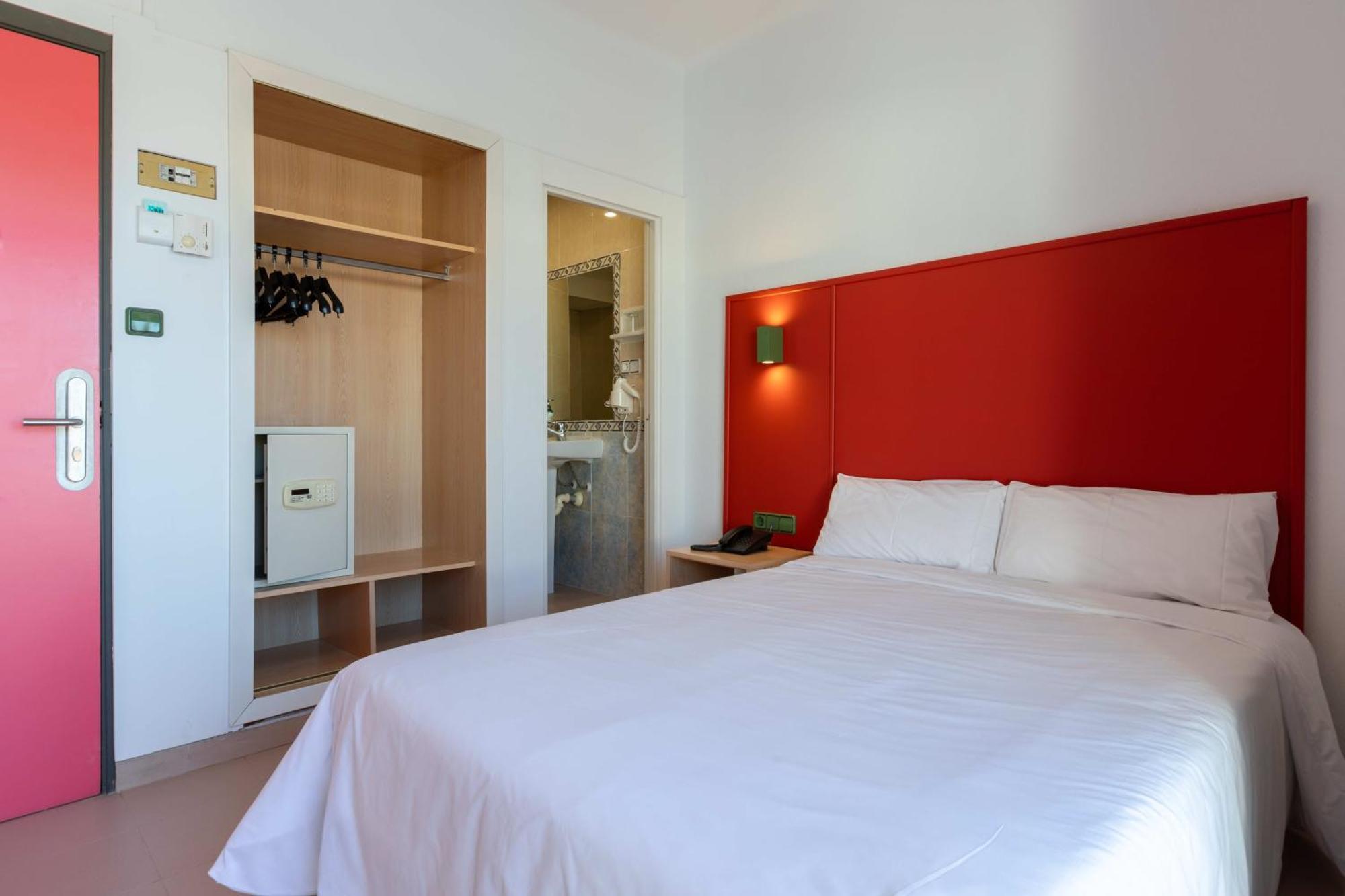The Red Hotel - Adults Only San Antonio  Exterior photo